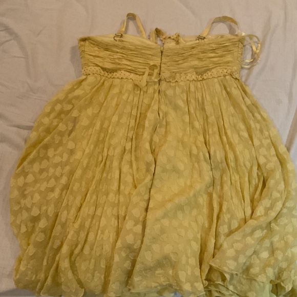 Vintage BCBG yellow dress - Picture 5 of 5